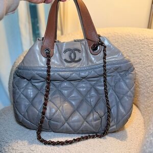 CHANEL Gray Quilted Leather Shoulder Bag with Brown Handles